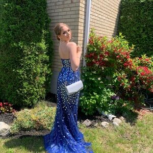 Elegant Blue Evening Gown